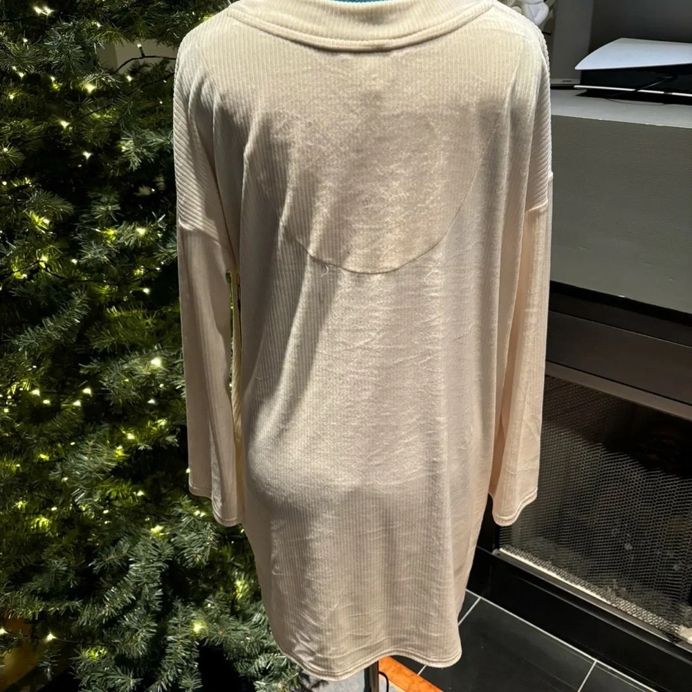 NWT Nicole Miller NY cream ribbed long sleeve with pockets, drop shoulder top - Picture 3 of 10